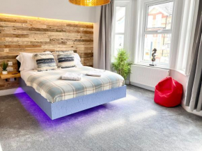 Cloud9 Newly Renovated, Beautiful Ensuite Rooms Near Seafront in Town Centre, Netflix, SuperFast WiFi, Communal Kitchen